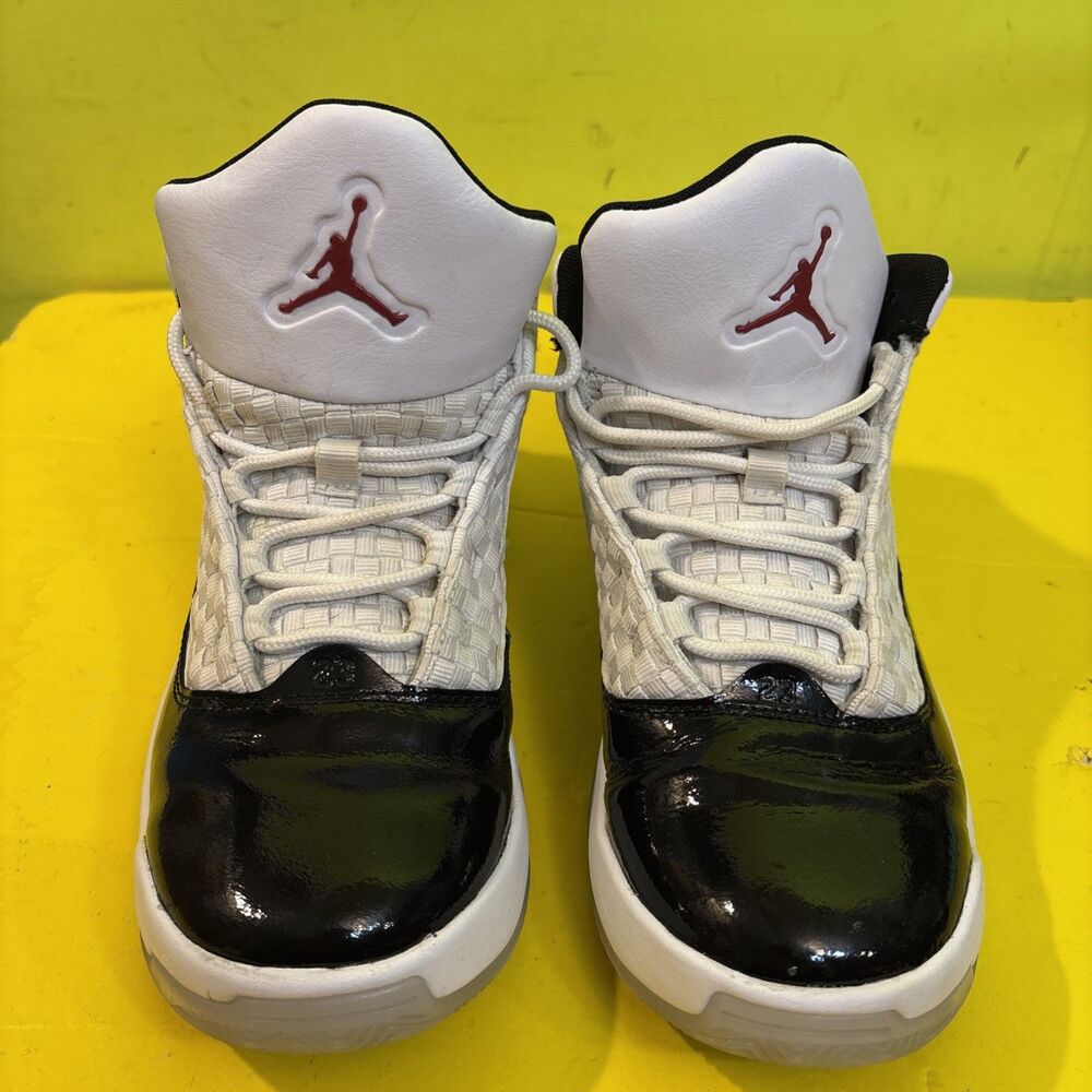 Kids Jordan Max Aura 2, Size US 6.5 Youth
